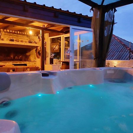 Luxury Sunrise Jacuzzi Apts, 50 M From The Beach カリ エクステリア 写真
