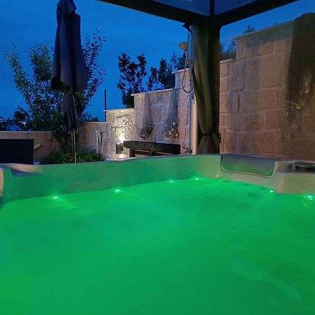 Luxury Sunrise Jacuzzi Apts, 50 M From The Beach カリ エクステリア 写真