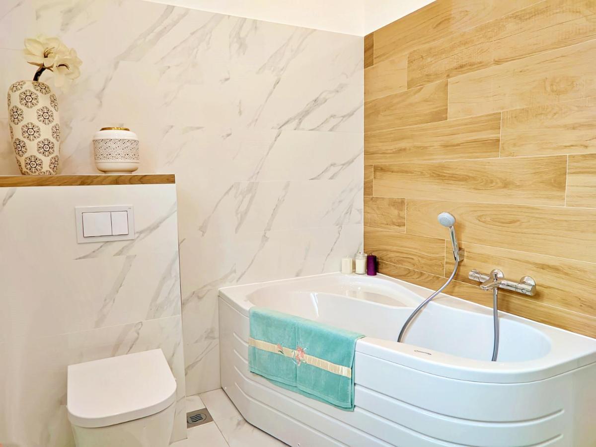 Luxury Sunrise Jacuzzi Apts, 50 M From The Beach カリ エクステリア 写真