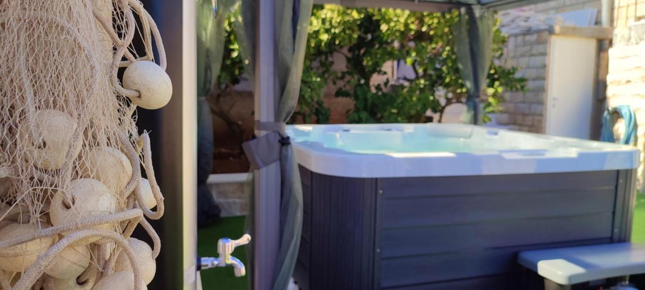 Luxury Sunrise Jacuzzi Apts, 50 M From The Beach カリ エクステリア 写真
