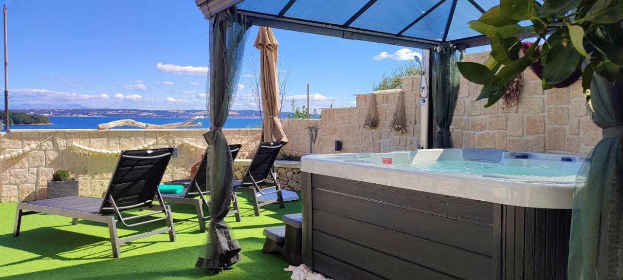 Luxury Sunrise Jacuzzi Apts, 50 M From The Beach カリ エクステリア 写真