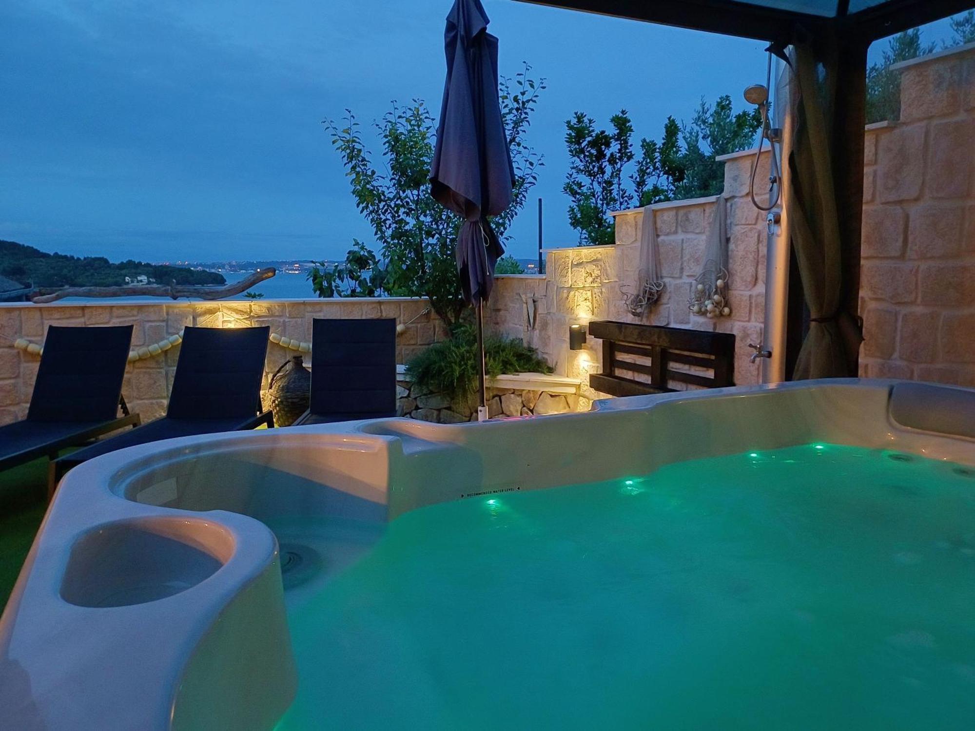 Luxury Sunrise Jacuzzi Apts, 50 M From The Beach カリ エクステリア 写真